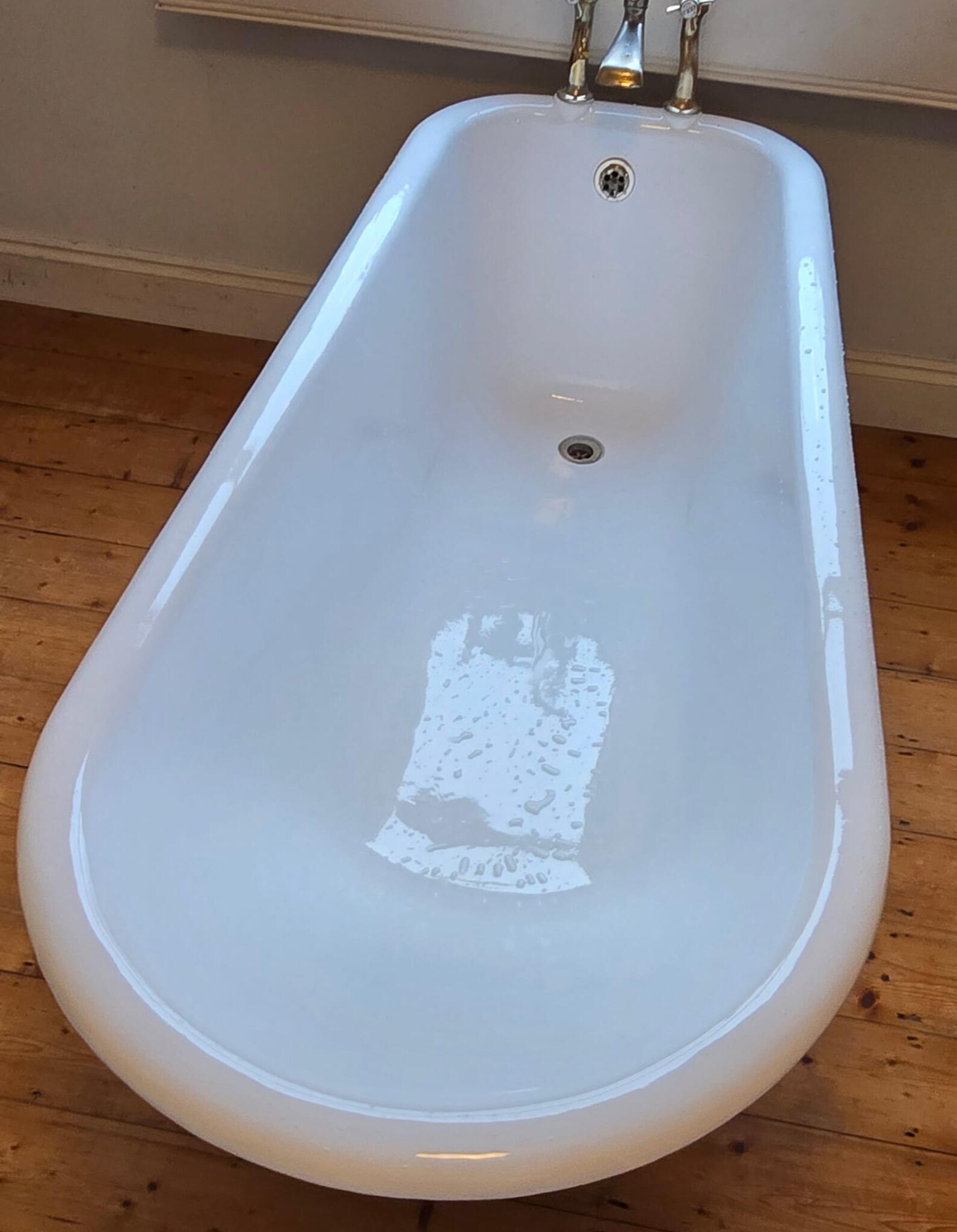 Reenamelling completion Cast iron bath re-enamelling and resurfacing in Dudley